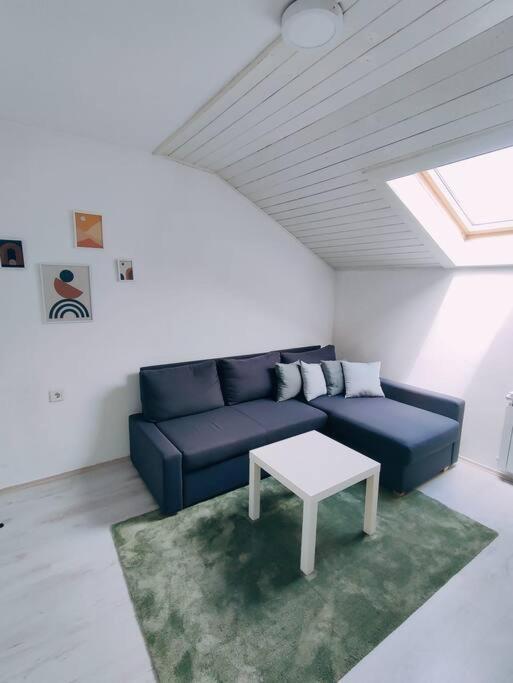 Udoban Stan Sa Terasom U Mirnom Okruzenju Apartment Загреб Екстериор снимка