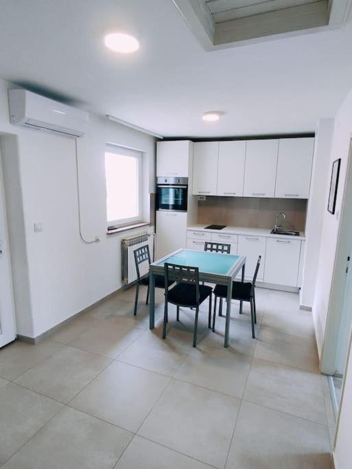 Udoban Stan Sa Terasom U Mirnom Okruzenju Apartment Загреб Екстериор снимка